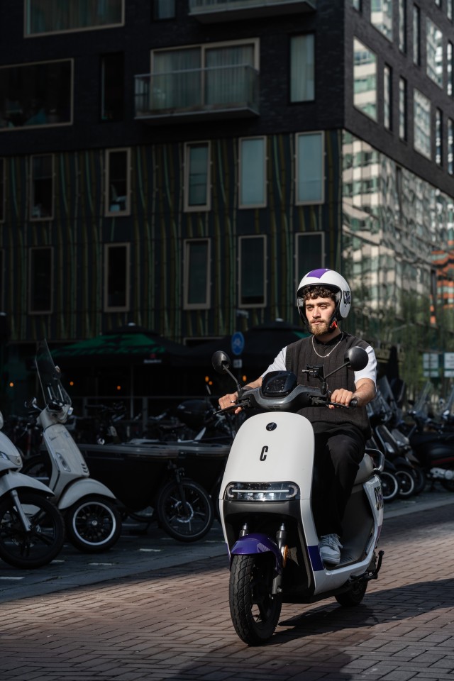Voorbeeld afbeelding van Vanaf medio juni tot eind oktober elektrische deelscooters in Zaandam