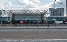 Station Amsterdam Sloterdijk vooraanzicht